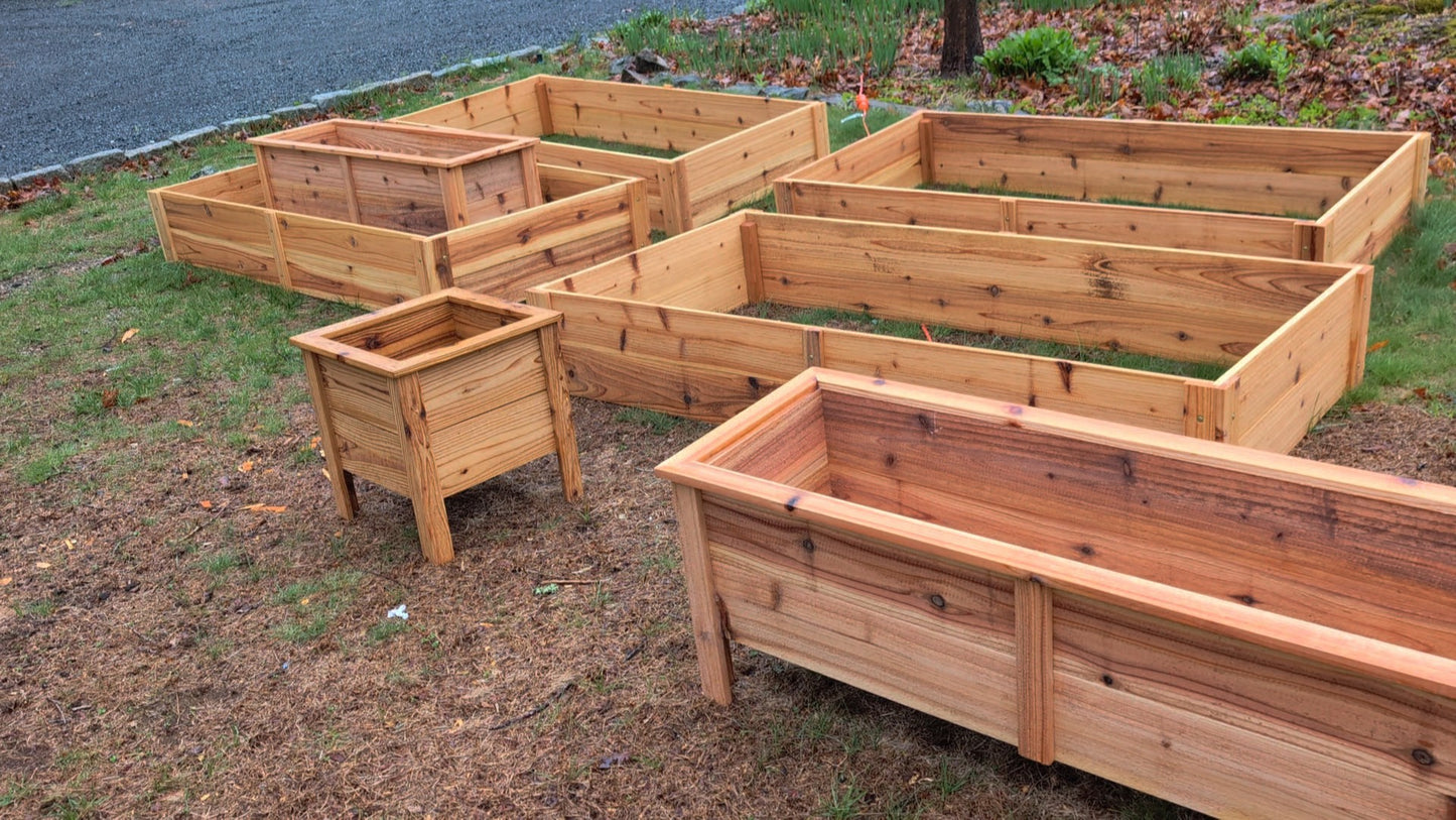 Cedar Planter Elevated - Medium 16 in. Tall