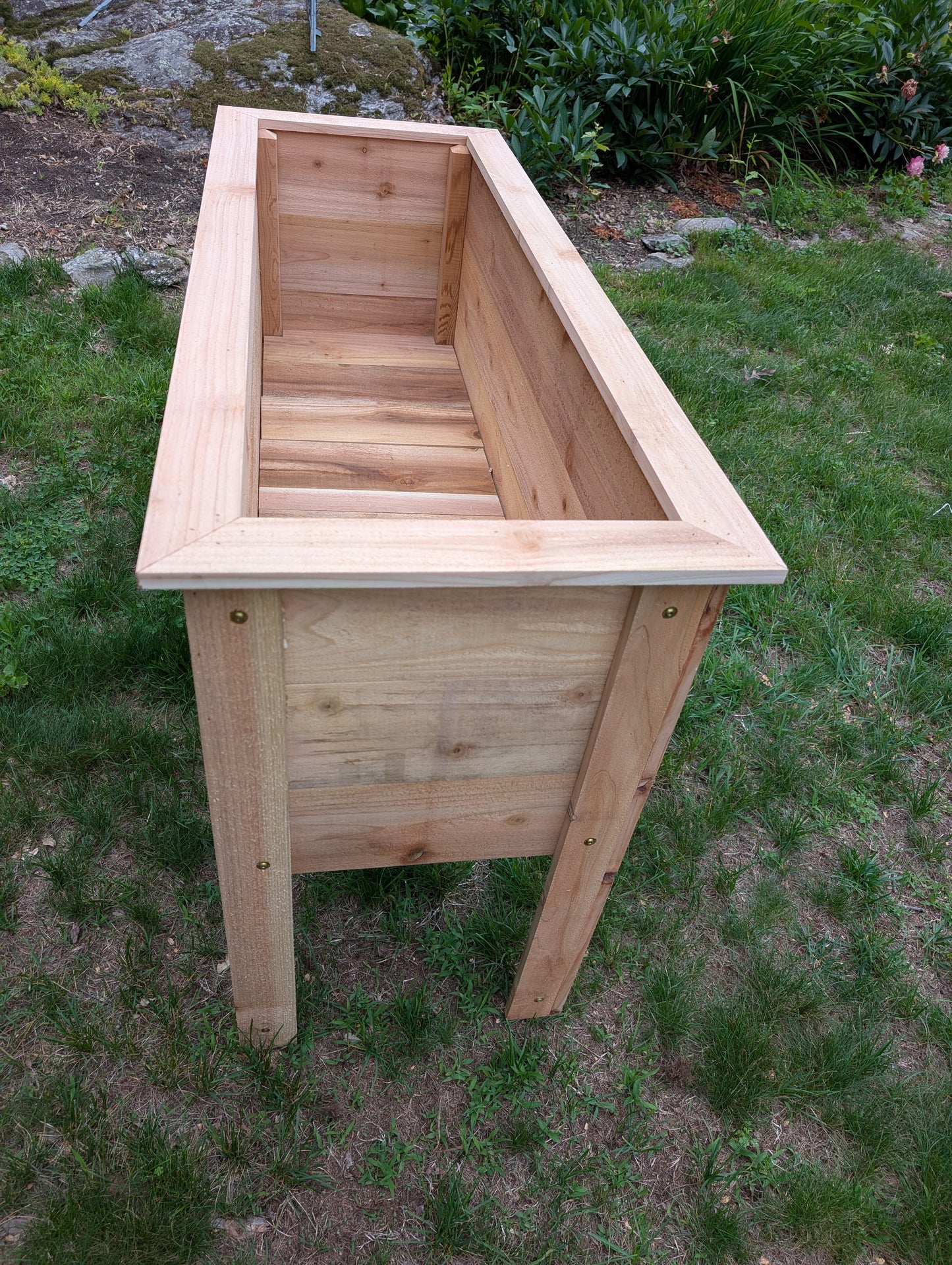 Cedar Planter Elevated - Medium 30 in. Tall
