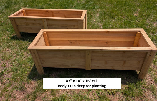 Cedar Planter Elevated - Medium 16 in. Tall