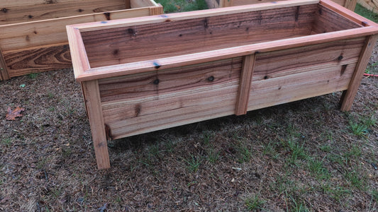 Cedar Planter Elevated - Medium